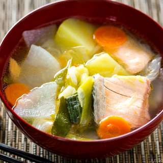 Sanpeijiru (Japanese Salmon Soup)