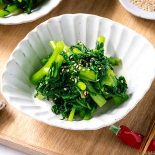 Easy Chrysanthemum Greens Salad