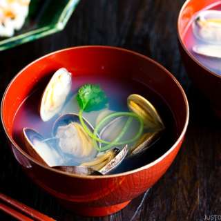 Japanese Clear Clam Soup (Ushiojiru)