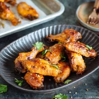 Slow Cooker Sriracha Chili Chicken Wings