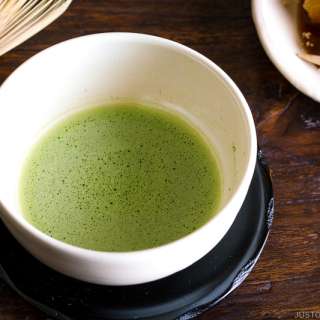 How to Make Matcha (Japanese Green Tea)
