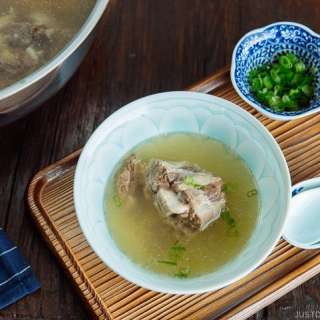 Pressure Cooker Oxtail Broth