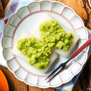 Zunda Mochi (Sweet Edamame Mochi)