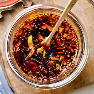 Crunchy Garlic Chili Oil (Taberu Rayu)
