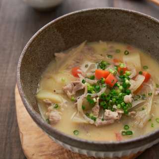 Shiromiso Tonjiru (Pork and White Miso Soup)