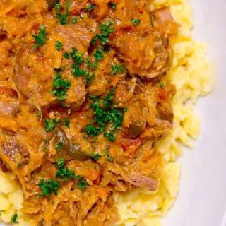 Segedínský Gulyáš (Pork & Sauerkraut Goulash)
