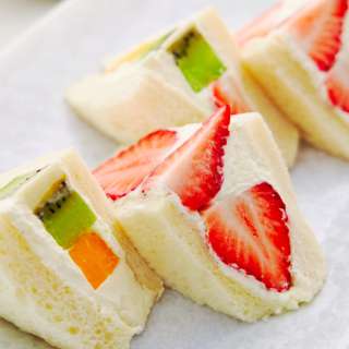 Japanese Fruit Sandwich (フルーツサンド)