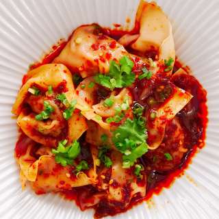 Spicy Wontons in Chili Oil (红油抄手)