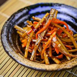 Kinpira Gobo (Braised Burdock Root)