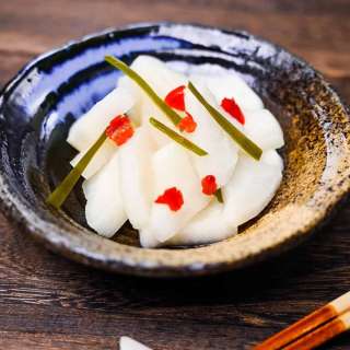 Japanese Pickled Daikon Radish (Bettarazuke)