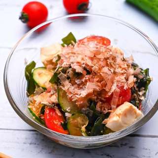 Wakame Salad (Japanese Seaweed Salad) with Cucumber