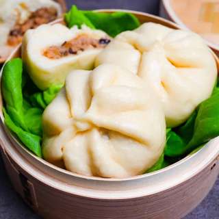 Nikuman (Japanese Steamed Pork Buns)