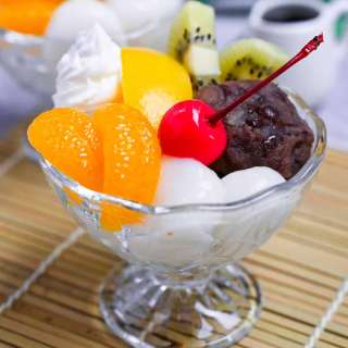 Anmitsu (Japanese Kanten Jelly Dessert with Red Bean Paste)