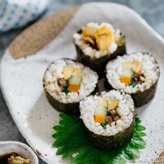 Sushi rolls Futomaki 太巻き寿司