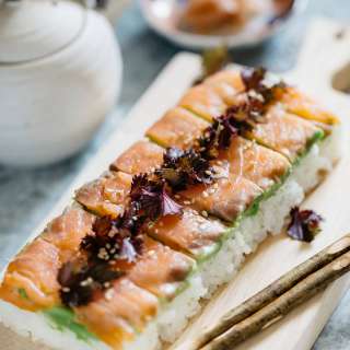 Pressed Sushi with Smoked Salmon スモークサーモンの押し寿司