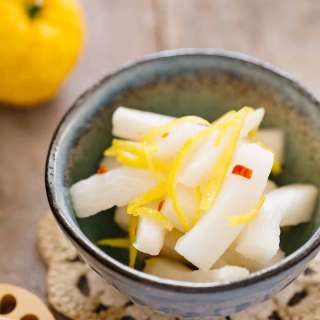Easy Pickled Daikon with Yuzu ゆず大根