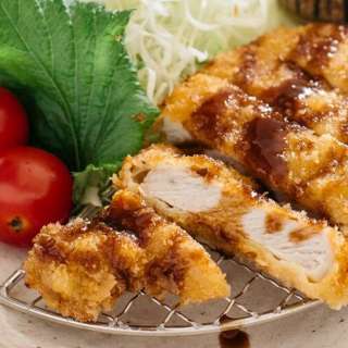 Tonkatsu (Japanese Fried Pork Cutlets) 豚カツ