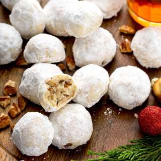 Mexican Wedding Cookies (Russian Tea Cakes)