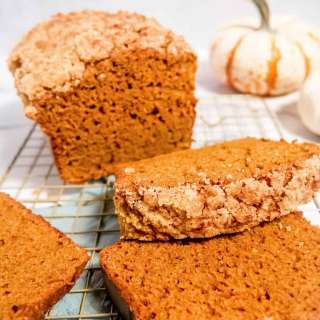 Pumpkin Bread with Cinnamon Crumble Topping