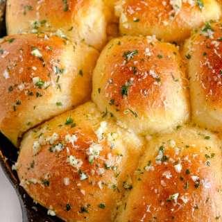 Cast Iron Garlic Butter Dinner Rolls