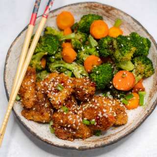 Air Fryer Sticky Chicken Bowls with Broccoli and Carrots