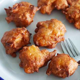 Kuih Kodok (Malaysian Mashed Banana Fritters)