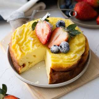4 Ingredients Greek Yogurt Cake