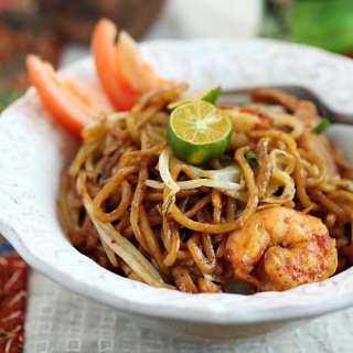 Indonesian Fried Noodles (Mie Goreng)
