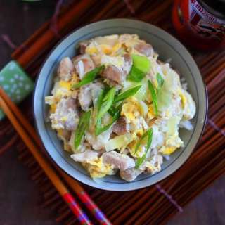 Oyakodon (Japanese Chicken and Eggs Rice Bowl)