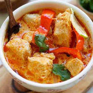 Creamy Thai Coconut Chicken Soup (Instant Pot)