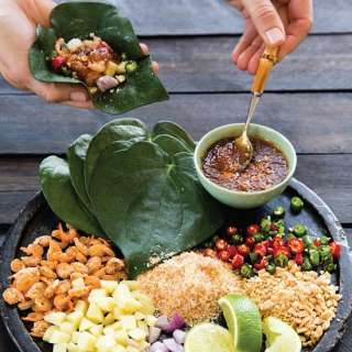 Leaf-Wrapped Salad Bites (Miang Kham)