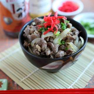 Gyudon (Japanese Beef Bowl)