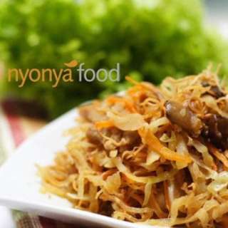 Jiu Hu Char (Fried Jicama/Yambean with Shredded Cuttlefish)