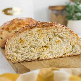 Jalapeno Cheddar Dutch Oven Bread