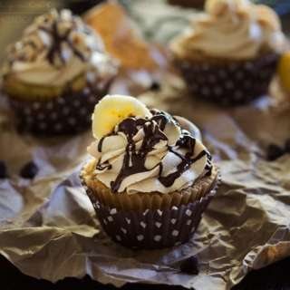 Banana Cupcakes with Peanut Butter Cream Cheese Frosting