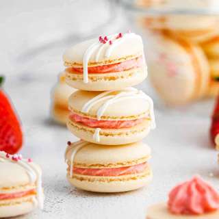 Best Strawberry Macarons Recipe