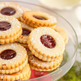Raspberry Linzer Cookies Recipe