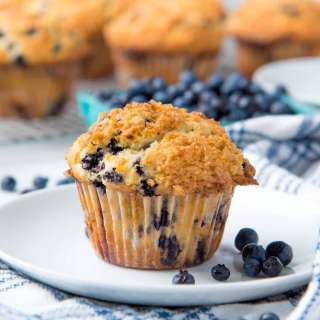 Blueberry muffins with streusel topping