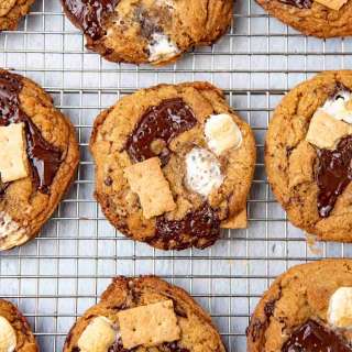 S'mores Cookies (S'mores Chocolate Chip Cookies)