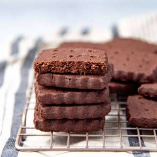 Chocolate shortbread cookies