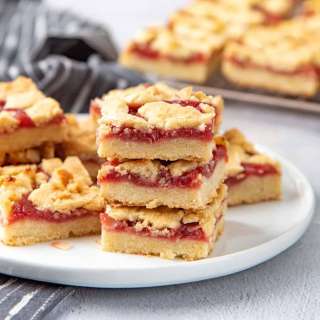 Easy Rhubarb Crumble Bars