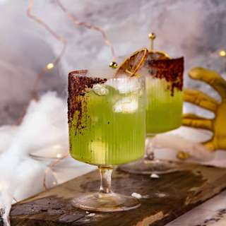 Hocus Pocus Cocktail (Halloween Cocktail)