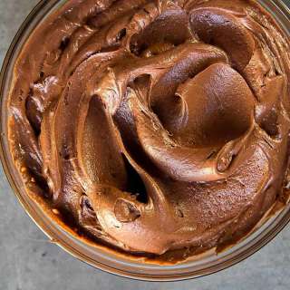 Easy Creamy Chocolate Buttercream Frosting