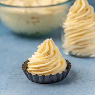 Cream Cheese Frosting Recipe (classic flavor, pipeable)