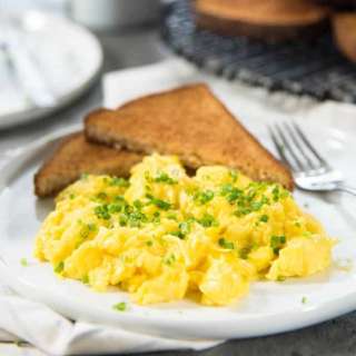 Perfect Scrambled Eggs (1 minute scrambled eggs)