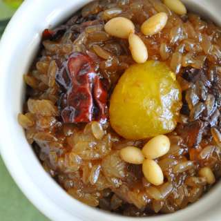 Korean Sweet Rice Dessert (Yaksik)