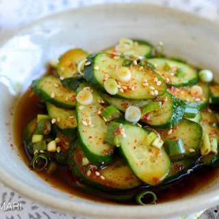Korean Cucumber Salad (Oi Muchim 오이무침)