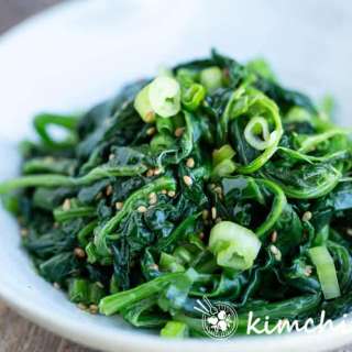 Korean Spinach Side Dish (Shigeumchi Namul)