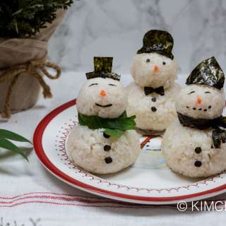Snowman Rice Balls (Jumeokbap) for Christmas!