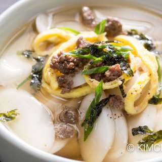 Tteok guk (떡국) – Korean rice cake soup